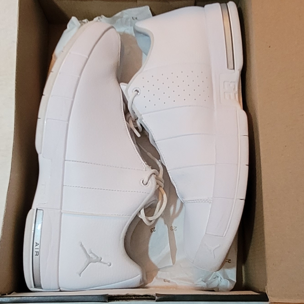 Jordan TE2 Low Sneakers